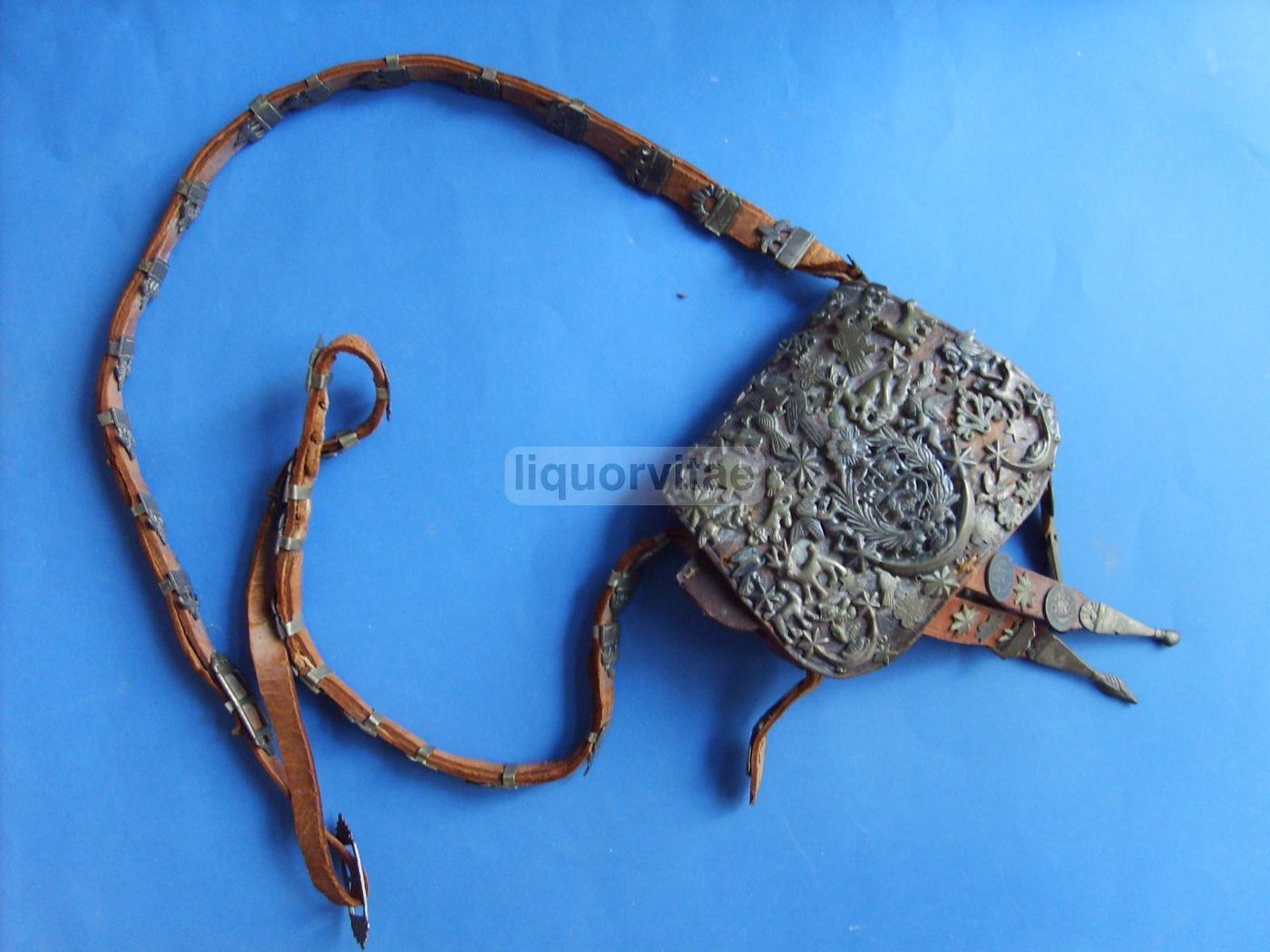 Borsa Peruviana In Cuoio Con Monete E Decorazioni Metalliche 1850