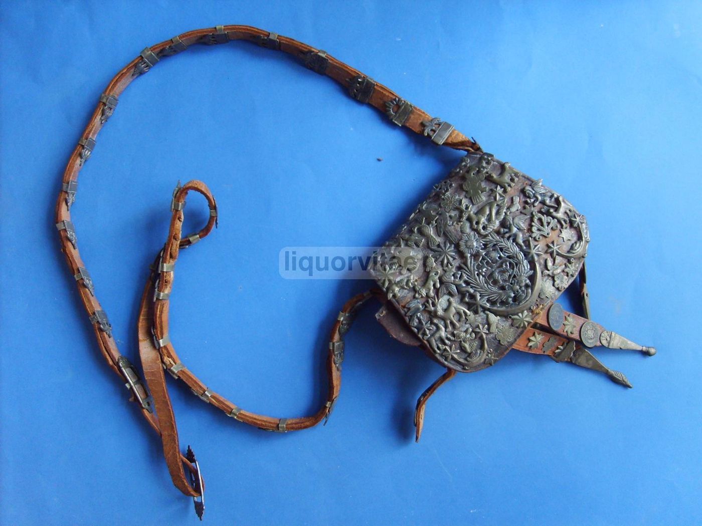 Borsa Peruviana In Cuoio Con Monete E Decorazioni Metalliche 1850