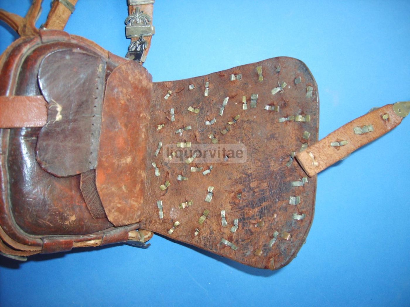 Borsa Peruviana In Cuoio Con Monete E Decorazioni Metalliche 1850