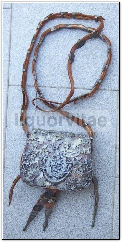 Borsa Peruviana In Cuoio Con Monete E Decorazioni Metalliche 1850