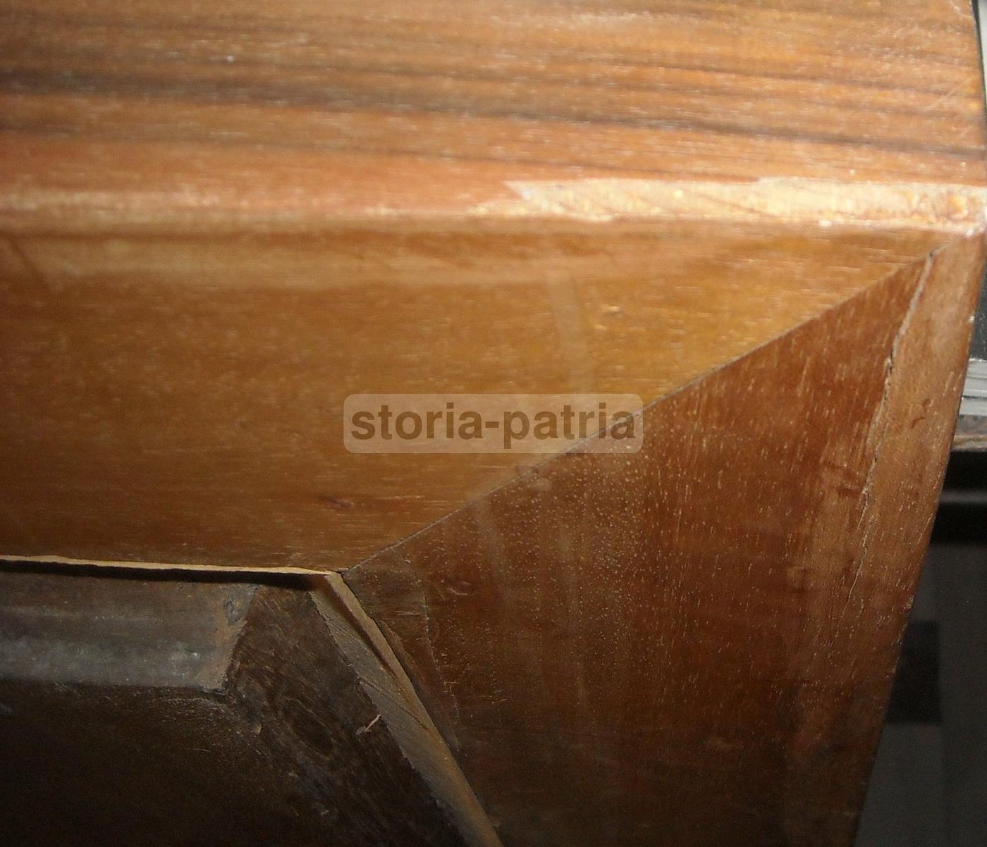 Pannello Intagliato In Legno Di Noce: Scena Galante