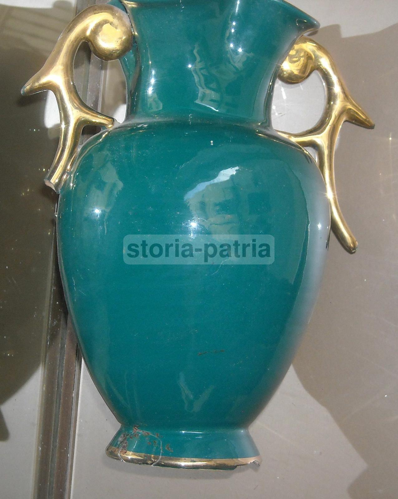 Vaso Soprammobile In Ceramica Verde Con Decori Floreali Dorati, Anni '50