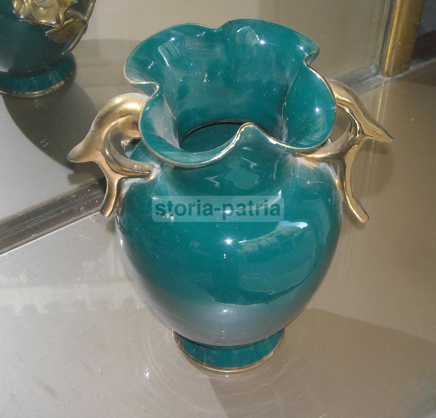 Vaso Soprammobile In Ceramica Verde Con Decori Floreali Dorati, Anni '50