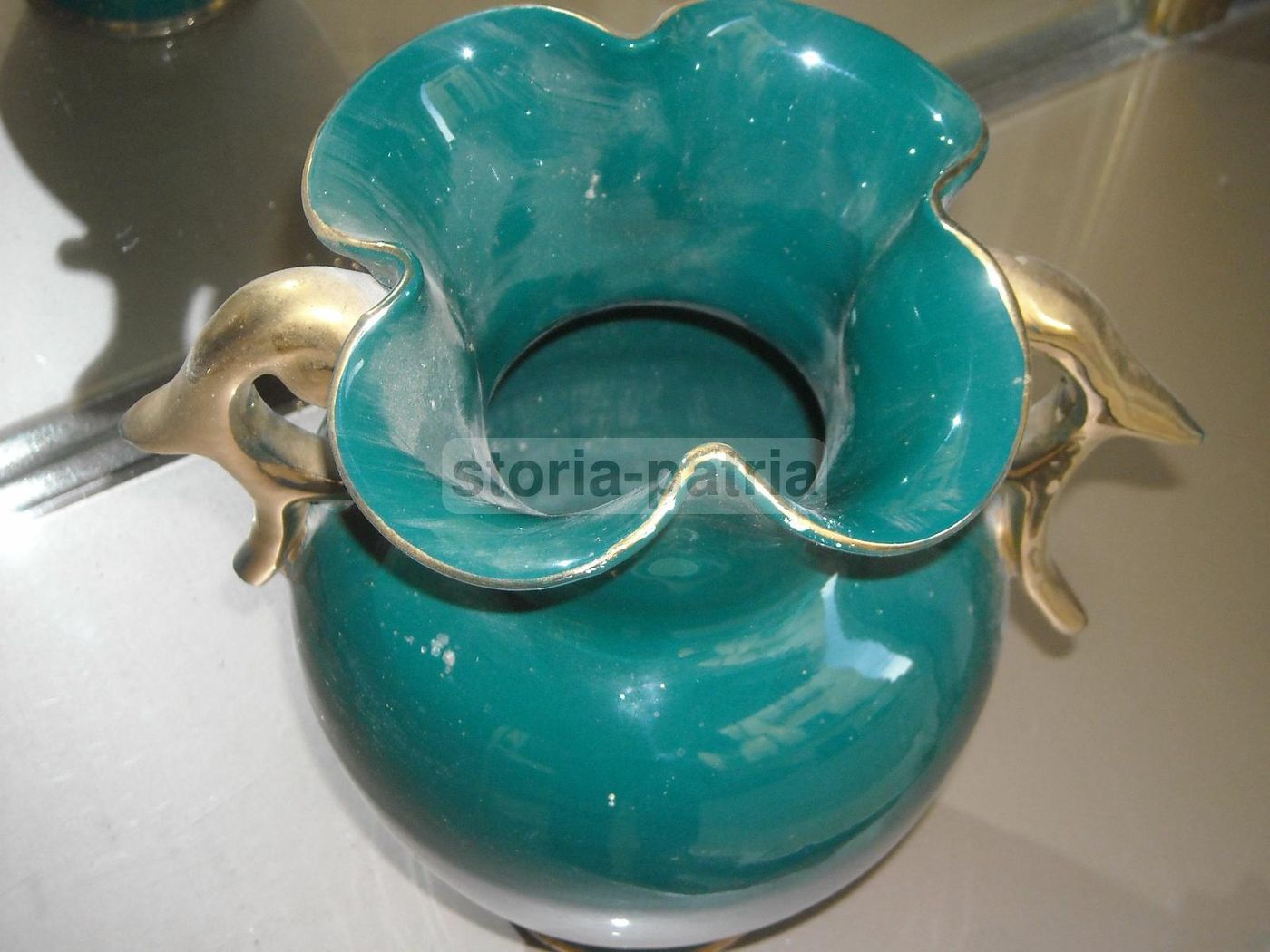 Vaso Soprammobile In Ceramica Verde Con Decori Floreali Dorati, Anni '50