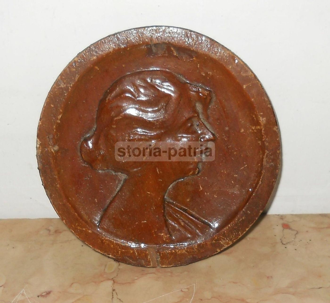 Medaglione Liberty In Legno Intagliato Con Figura Femminile, 1920 Circa