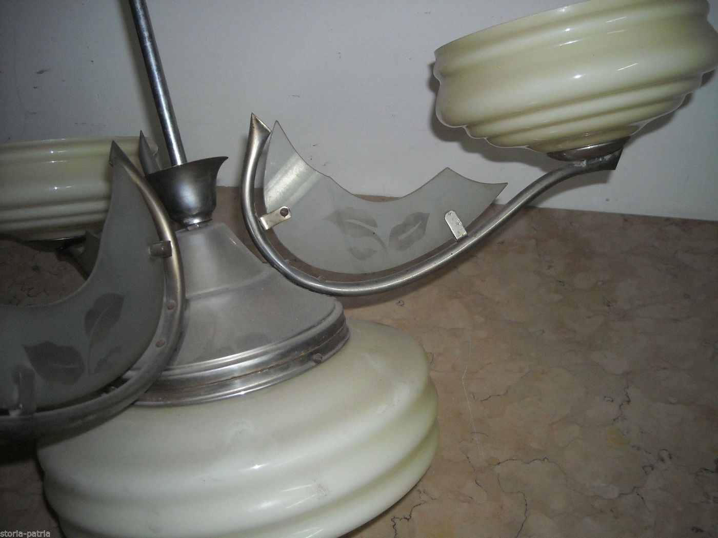 Lampadario Art Déco Anni '30 '50 In Vetro Opalescente E Ottone Cromato