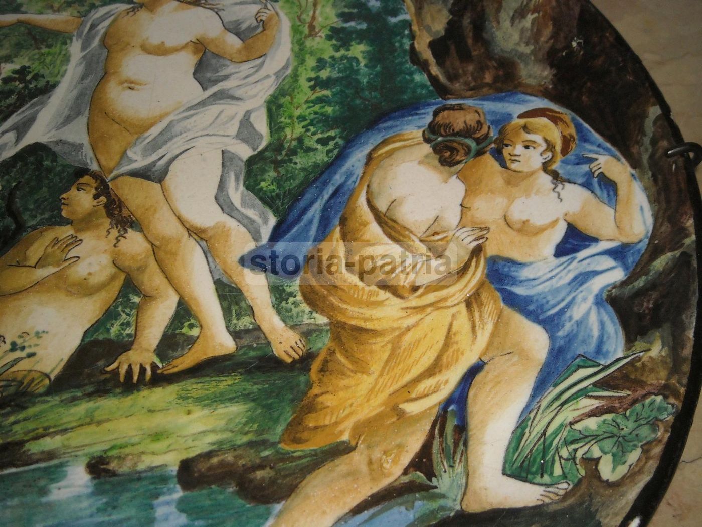 Piatto In Ceramica Con Scena Mitologica, Donne Al Bagno, XIX Secolo