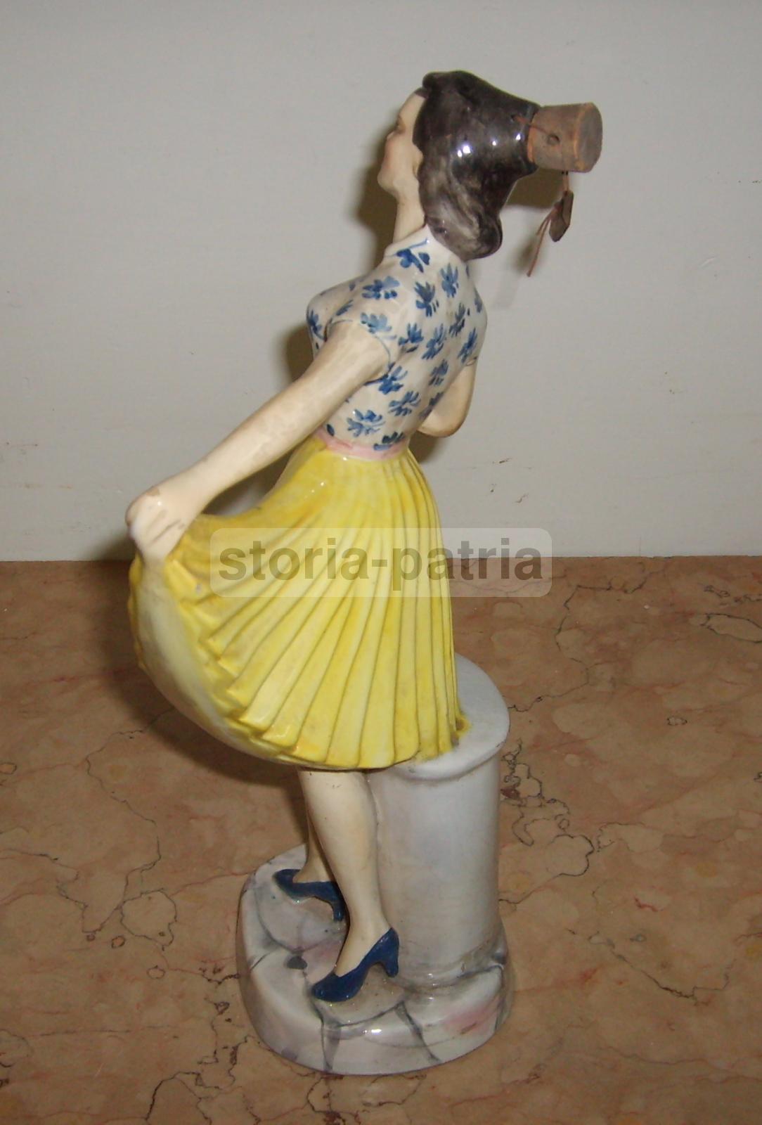 Scultura Ceramica Coronetti Studentessa Con Libri, Anni '30 '50