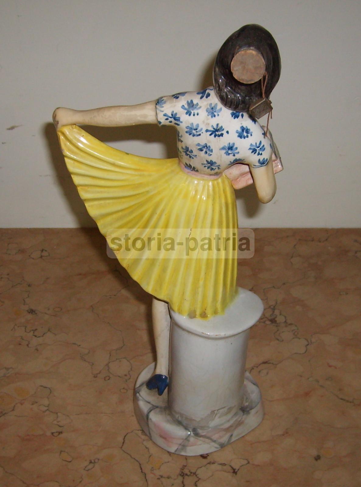 Scultura Ceramica Coronetti Studentessa Con Libri, Anni '30 '50