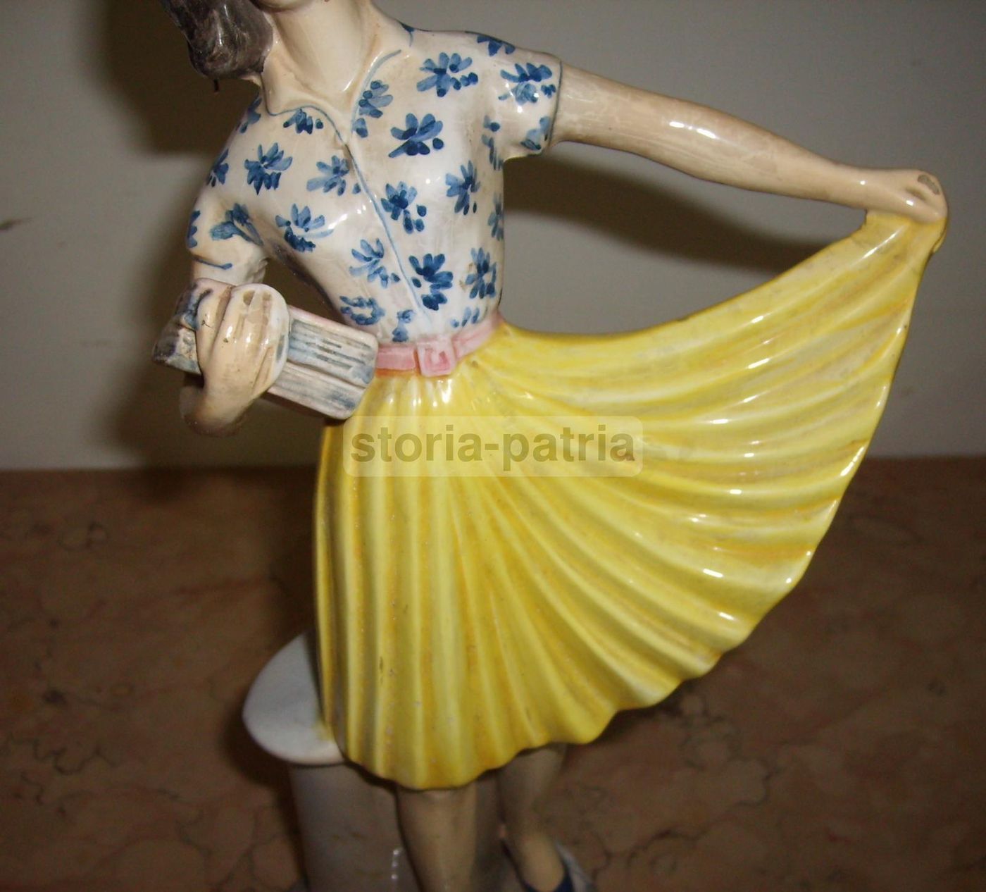 Scultura Ceramica Coronetti Studentessa Con Libri, Anni '30 '50