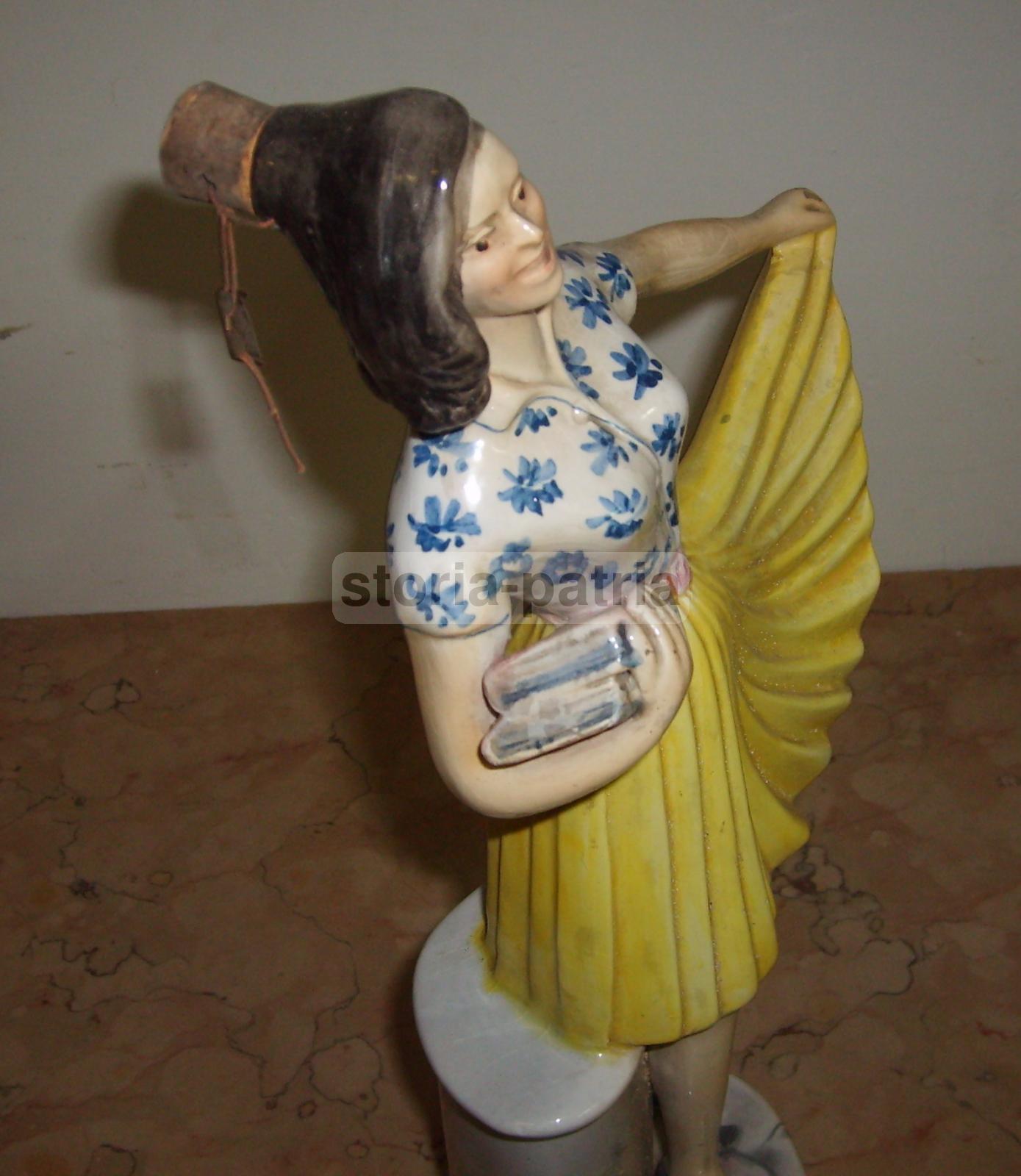 Scultura Ceramica Coronetti Studentessa Con Libri, Anni '30 '50