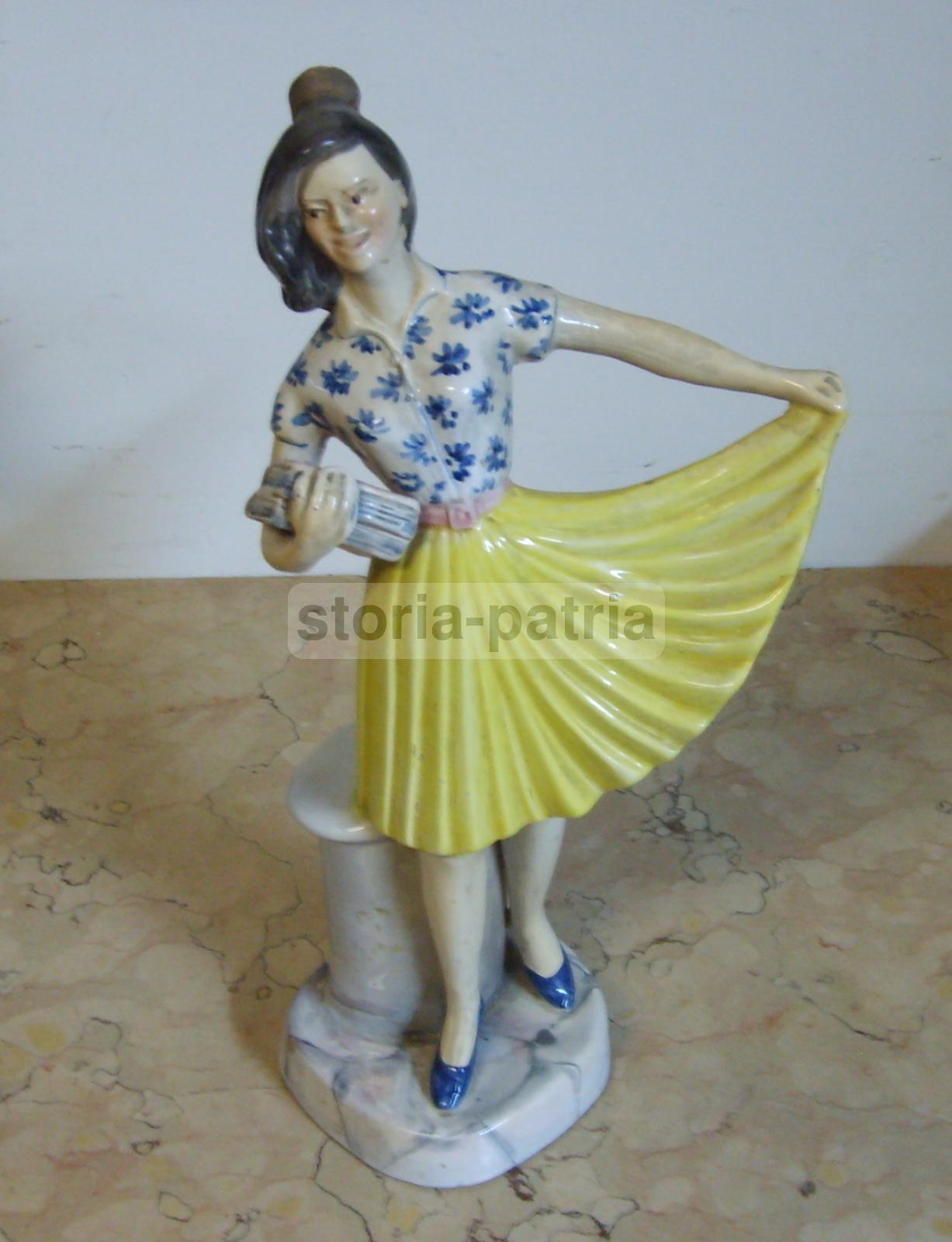 Scultura Ceramica Coronetti Studentessa Con Libri, Anni '30 '50