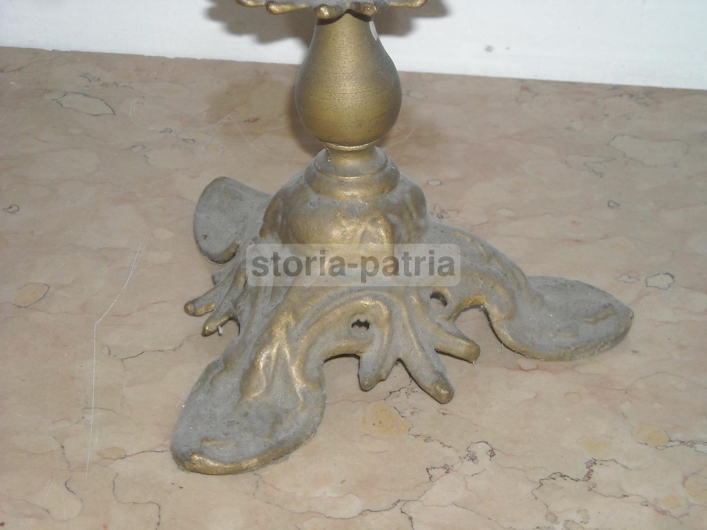 Candelabro Antico In Ottone A 7 Luci Con Angelo, Metà Dell'800