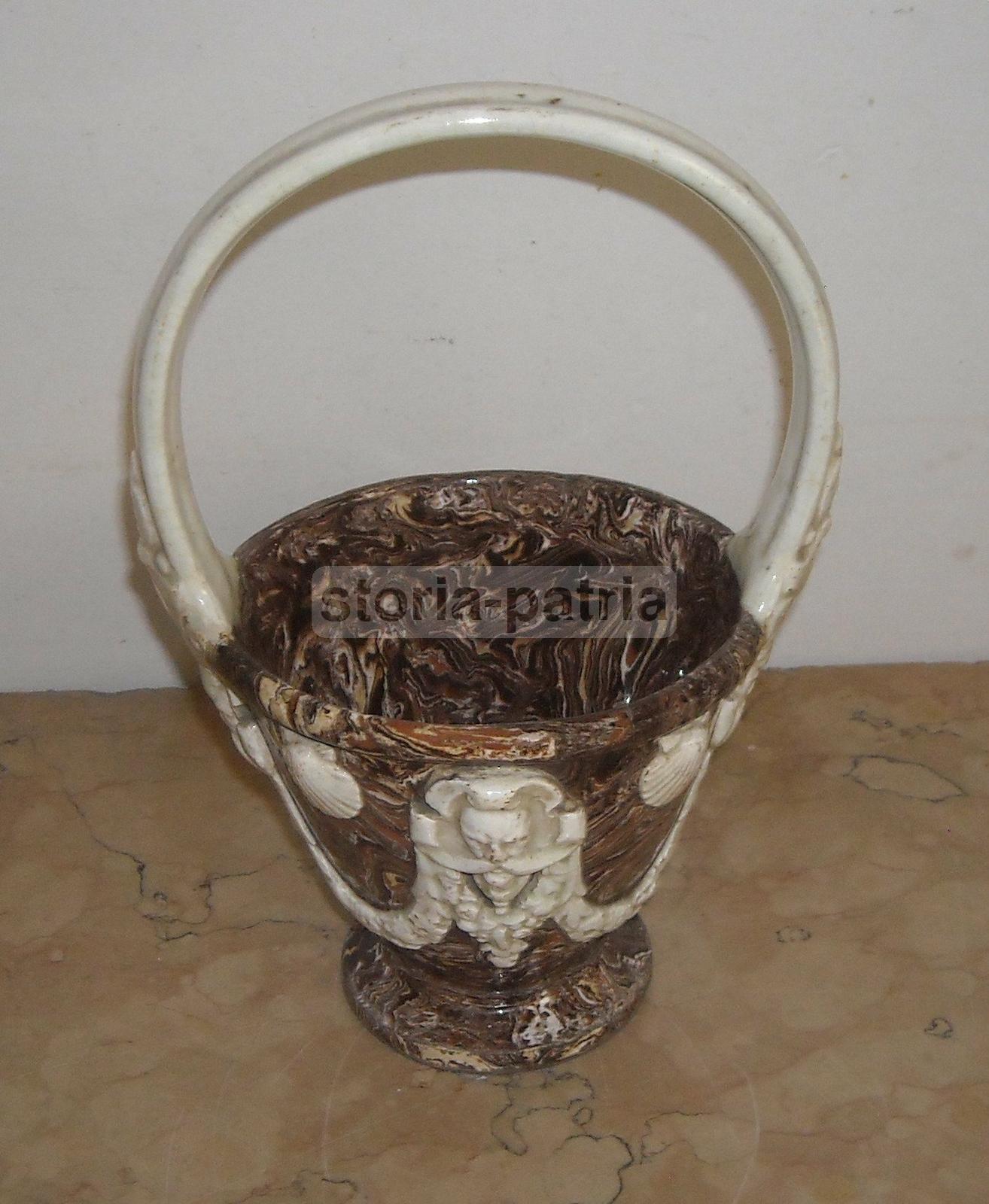 Vaso Ceramica Neoclassico Con Mascheroni E Conchiglie, XIX Secolo