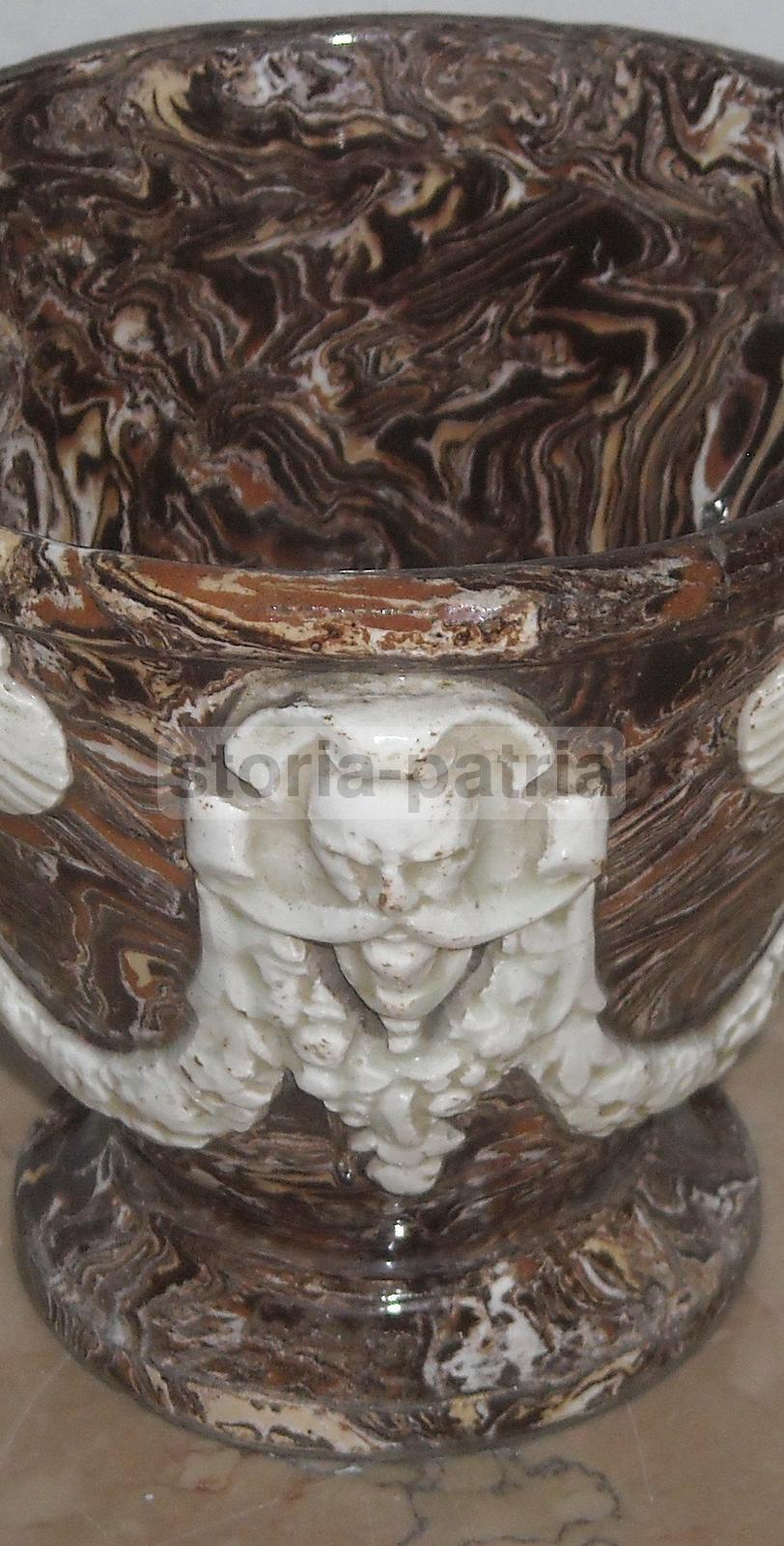 Vaso Ceramica Neoclassico Con Mascheroni E Conchiglie, XIX Secolo