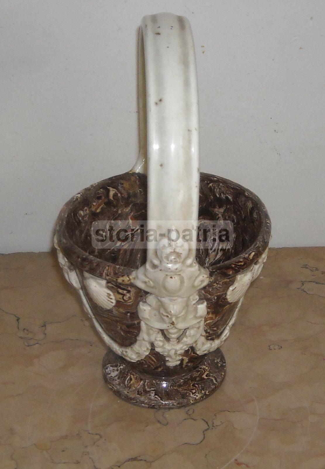 Vaso Ceramica Neoclassico Con Mascheroni E Conchiglie, XIX Secolo