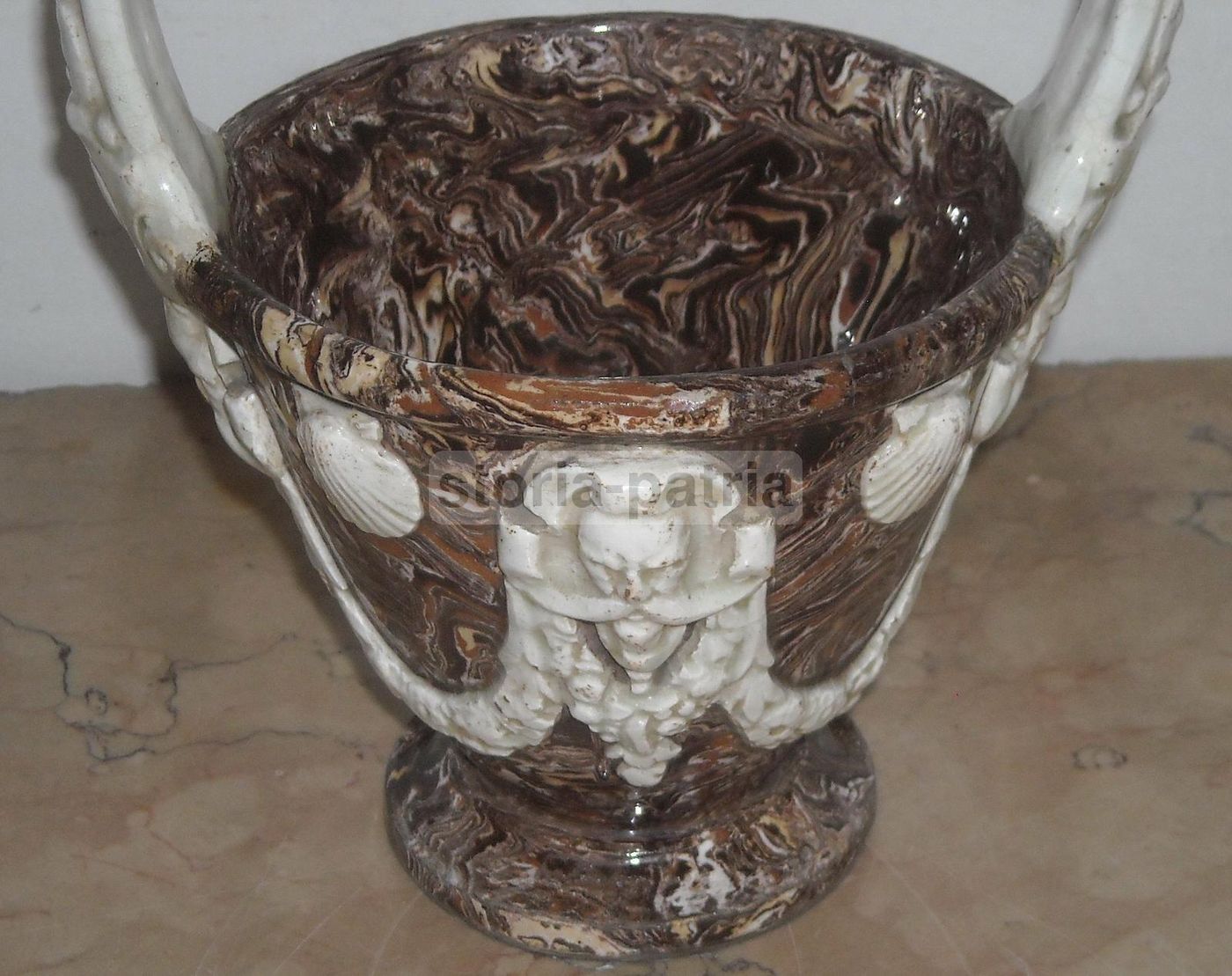 Vaso Ceramica Neoclassico Con Mascheroni E Conchiglie, XIX Secolo