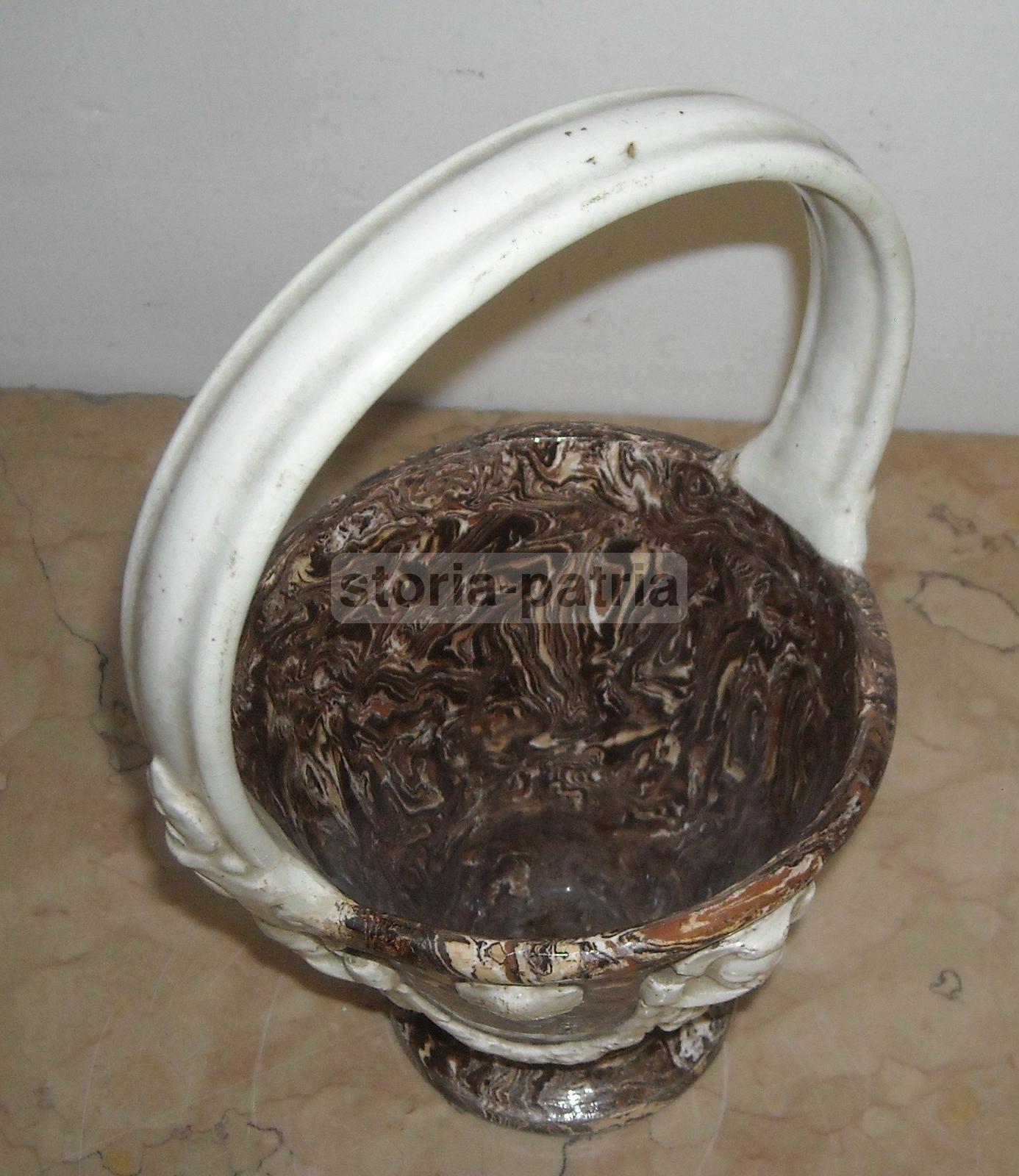 Vaso Ceramica Neoclassico Con Mascheroni E Conchiglie, XIX Secolo