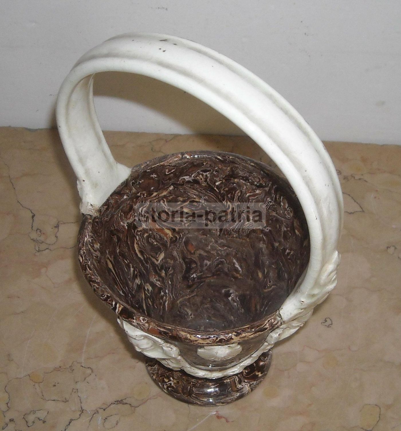 Vaso Ceramica Neoclassico Con Mascheroni E Conchiglie, XIX Secolo