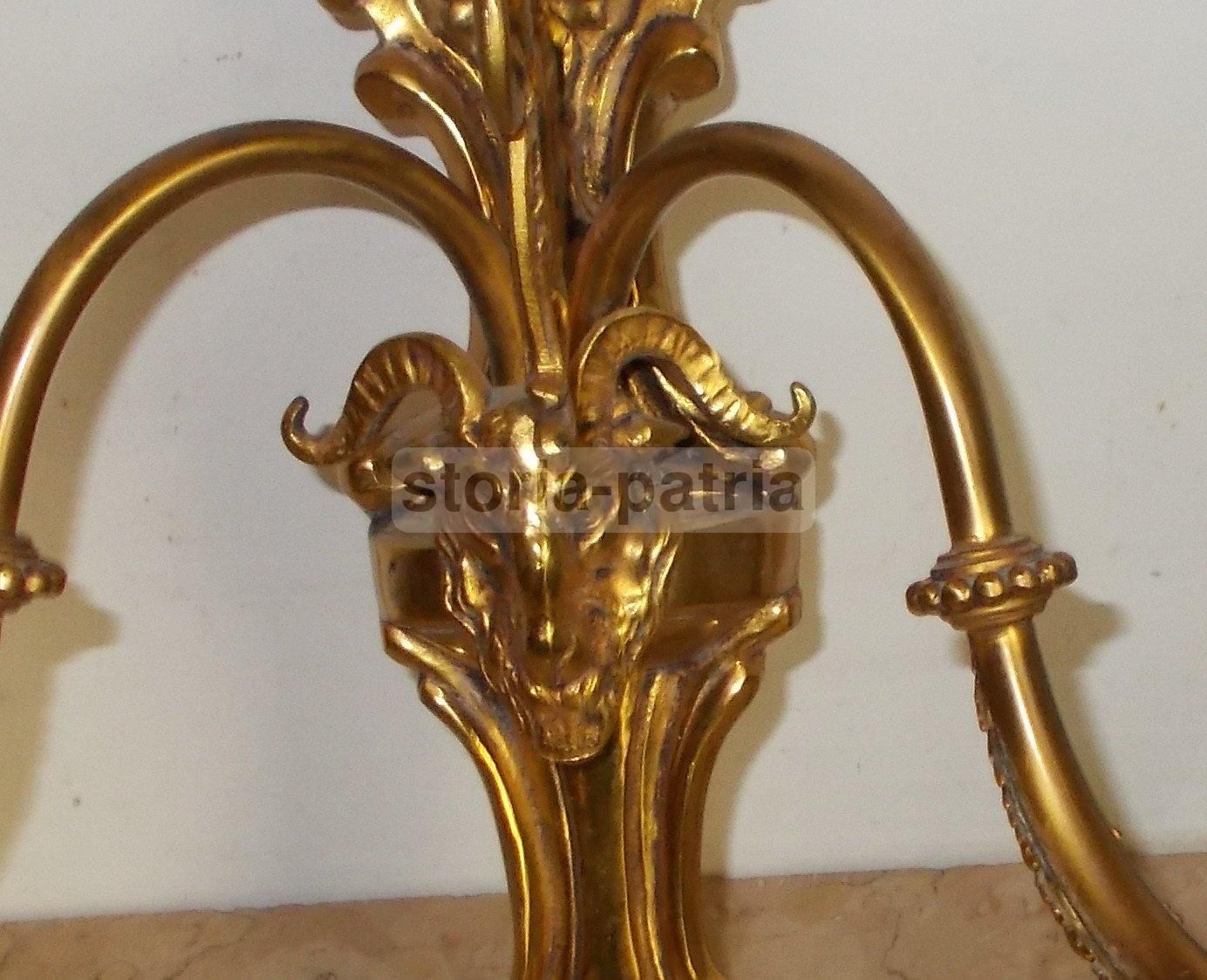 Applique In Metallo Dorato Con Mascherone Decorativo, Anni 1940 1960