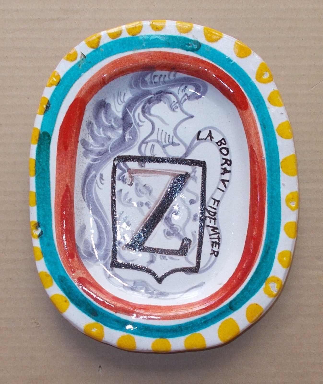 Piatto Decorativo In Ceramica Con Stemma Araldico De Simone, Firmato