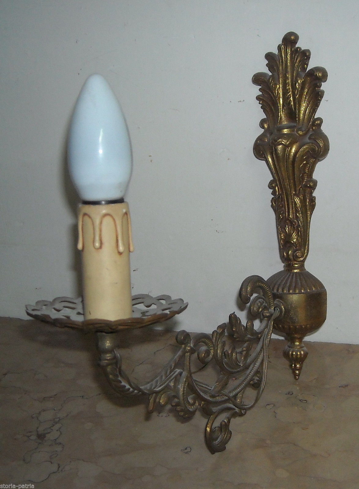 Applique Vintage In Ottone Dorato Anni '50 Con Decori In Rilievo