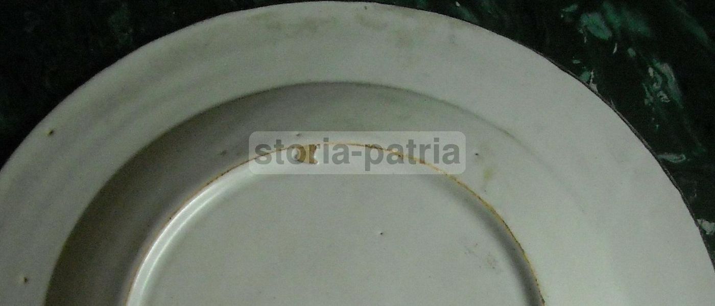 Piatto Decorativo In Ceramica Faentina Dell'Ottocento Con Motivi Floreali