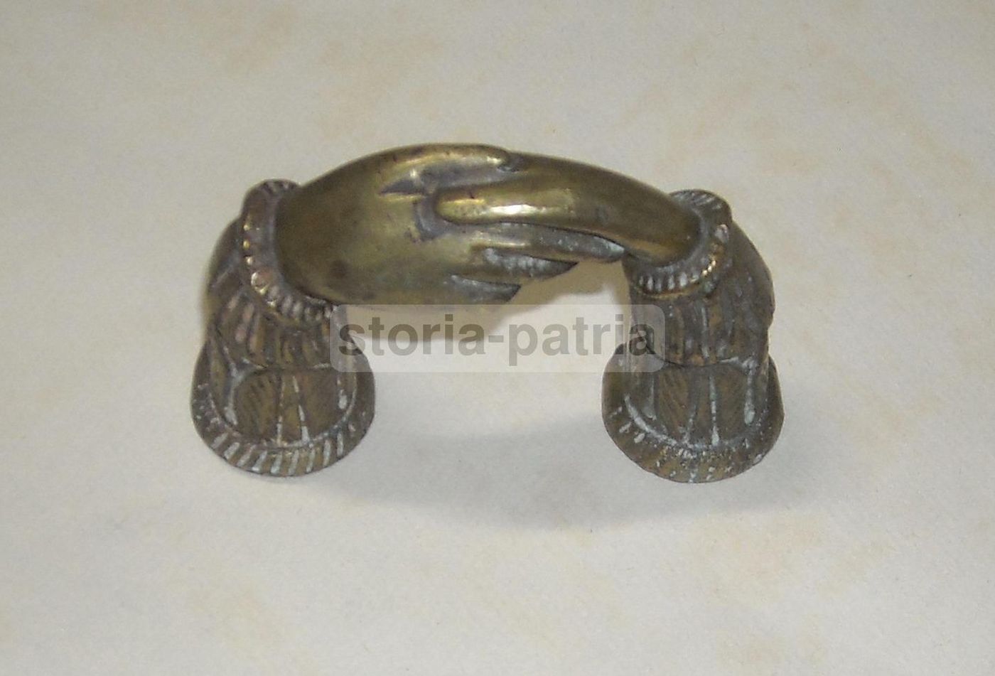 Poggiacarte Antico Mani Intrecciate In Ottone, Allegoria Della Fedeltà, XIX Secolo