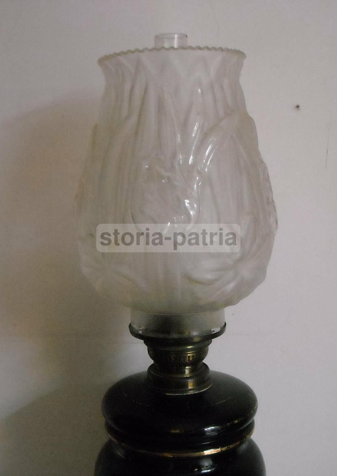 Lampada Antica A Petrolio In Vetro Opaline Nero Con Decoro Floreale