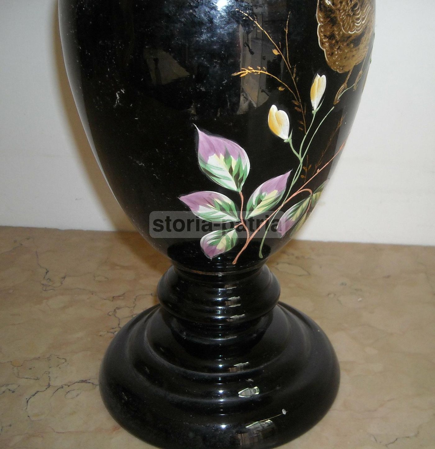 Lampada Antica A Petrolio In Vetro Opaline Nero Con Decoro Floreale