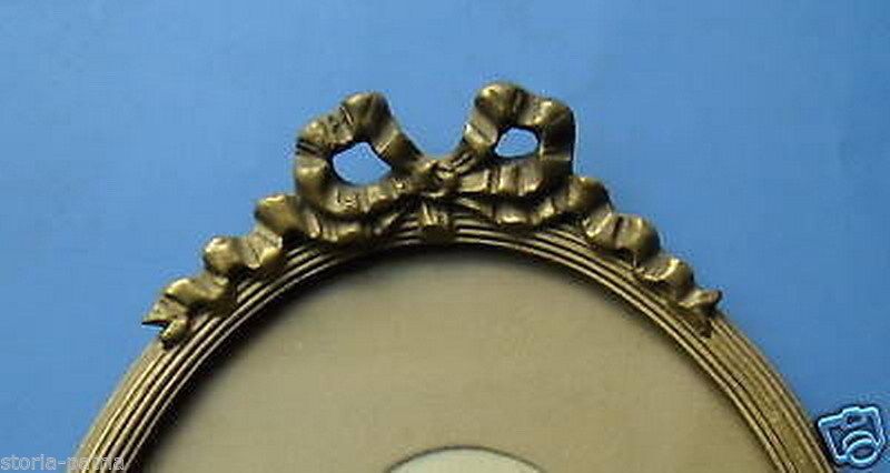 Cornice Ovale Dorata Neoclassica Con Cimasa Decorativa In Legno, Prima Metà Del '900