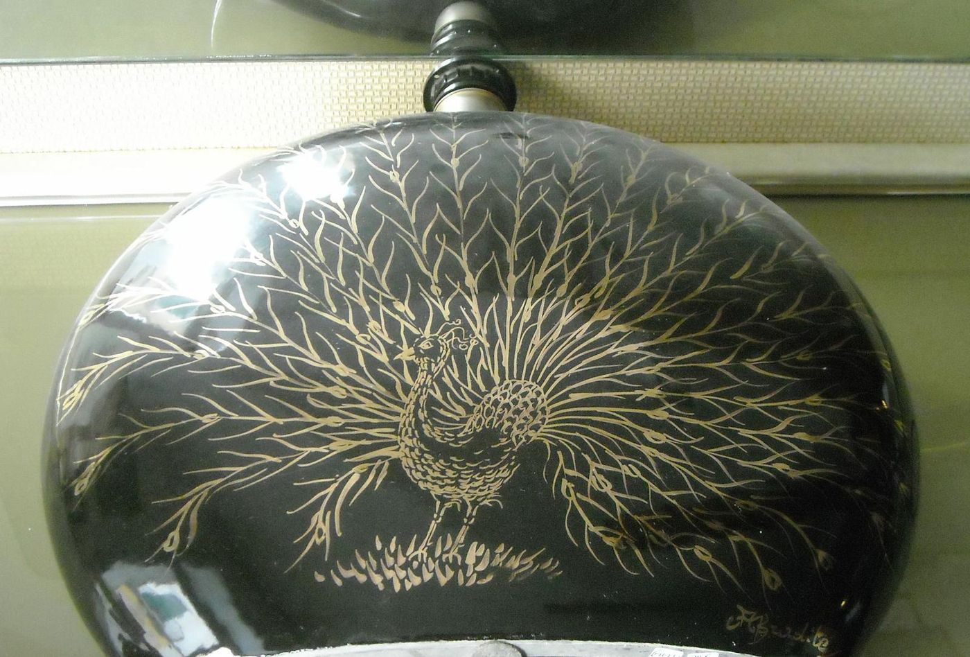 Lampada Da Tavolo In Ceramica Nera Con Decoro Pavone Dorato, Afrodite
