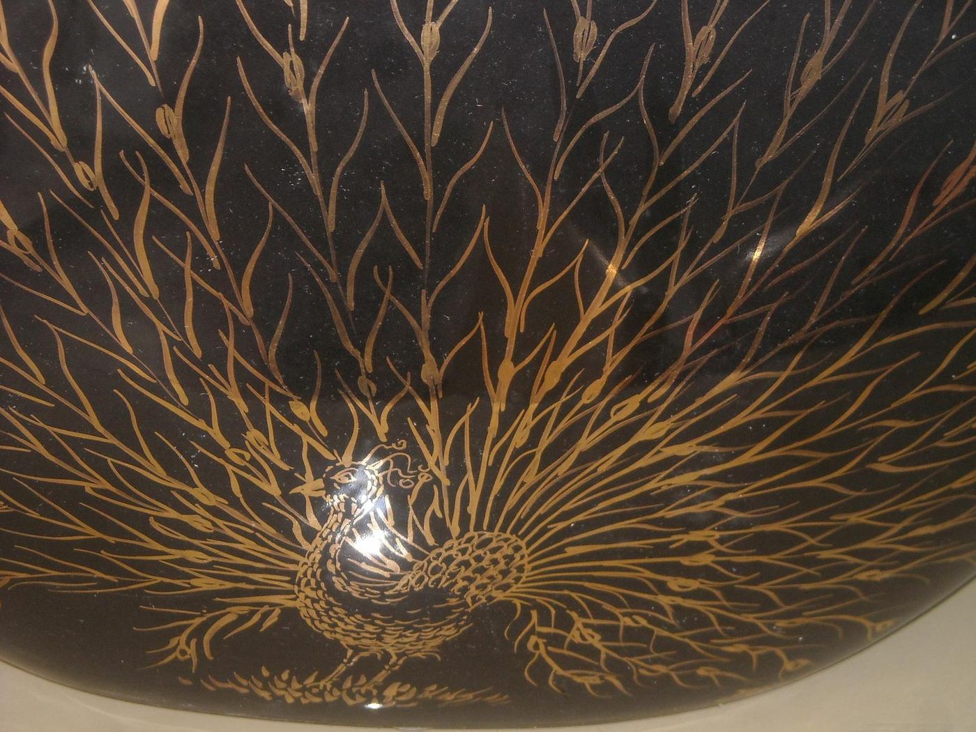 Lampada Da Tavolo In Ceramica Nera Con Decoro Pavone Dorato, Afrodite