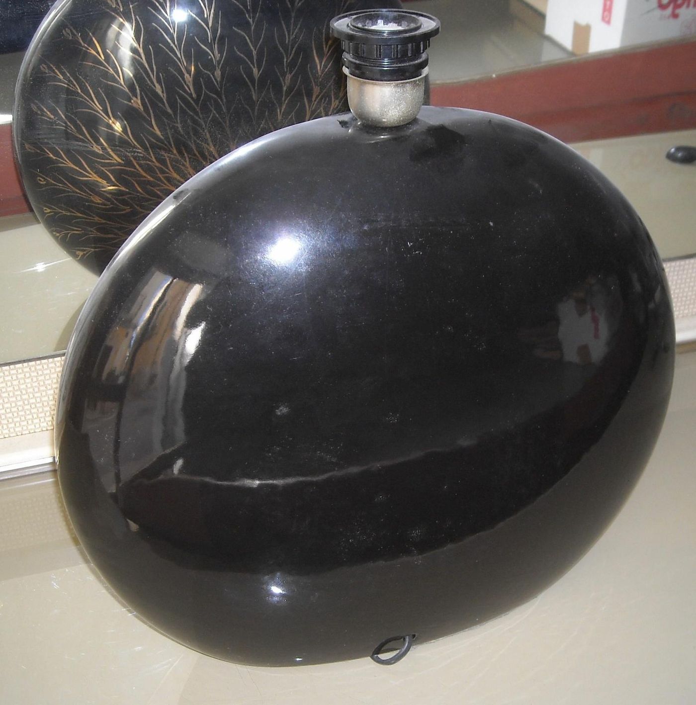 Lampada Da Tavolo In Ceramica Nera Con Decoro Pavone Dorato, Afrodite