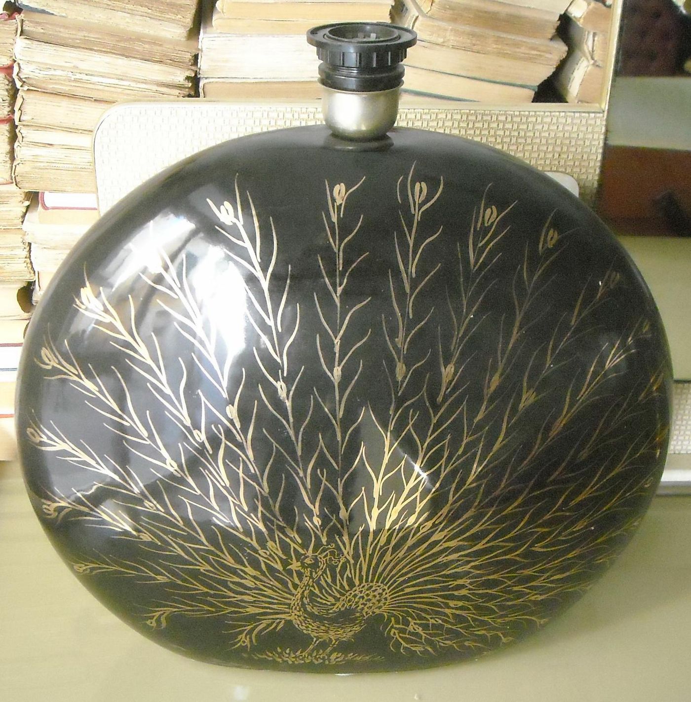 Lampada Da Tavolo In Ceramica Nera Con Decoro Pavone Dorato, Afrodite