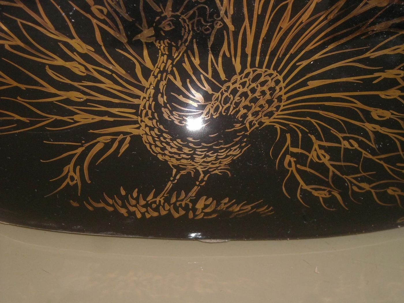 Lampada Da Tavolo In Ceramica Nera Con Decoro Pavone Dorato, Afrodite