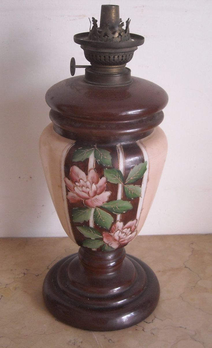Lampada A Petrolio Liberty In Vetro Dipinto A Motivi Floreali, Fine XIX   Inizio XX Secolo