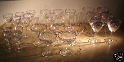Set Di 26 Bicchieri In Vetro Inciso E Colorato, Calici Vintage Da Collezione