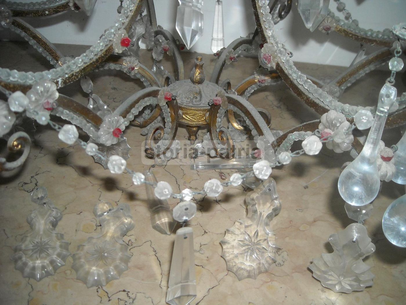 Lampadario Antico In Ottone Dorato Con Pendenti In Vetro, Metà XIX Secolo