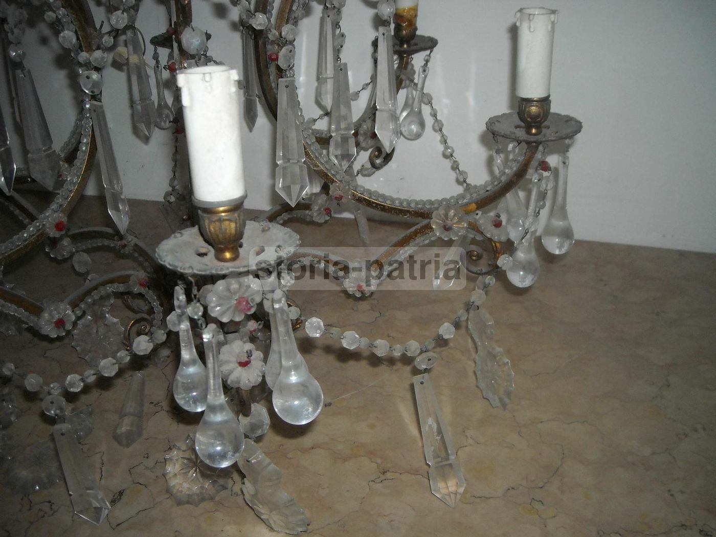 Lampadario Antico In Ottone Dorato Con Pendenti In Vetro, Metà XIX Secolo