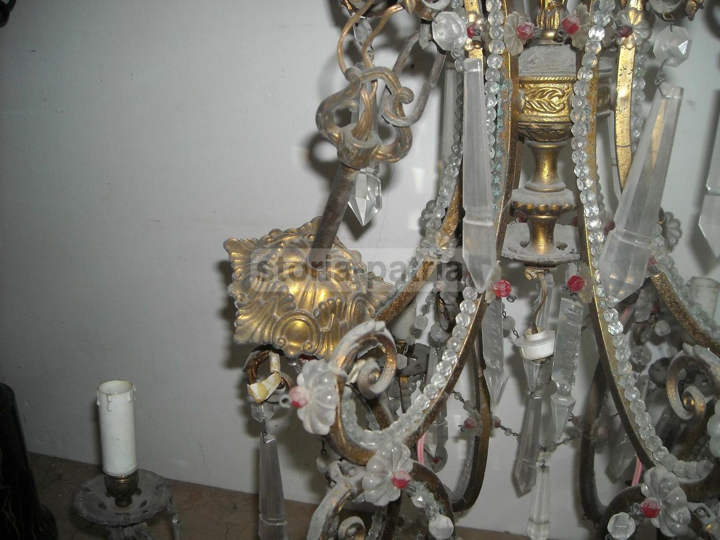 Lampadario Antico In Ottone Dorato Con Pendenti In Vetro, Metà XIX Secolo