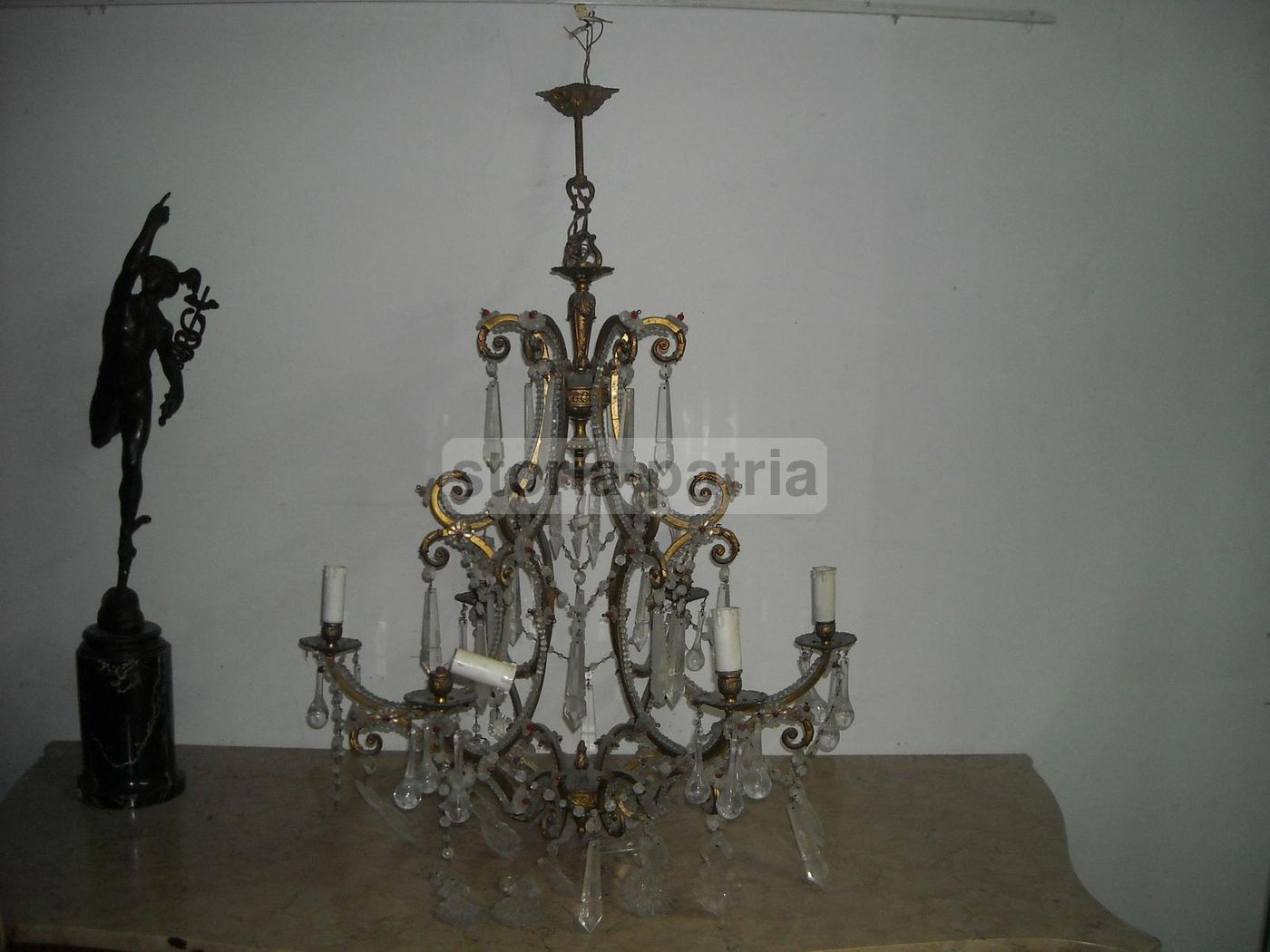 Lampadario Antico In Ottone Dorato Con Pendenti In Vetro, Metà XIX Secolo