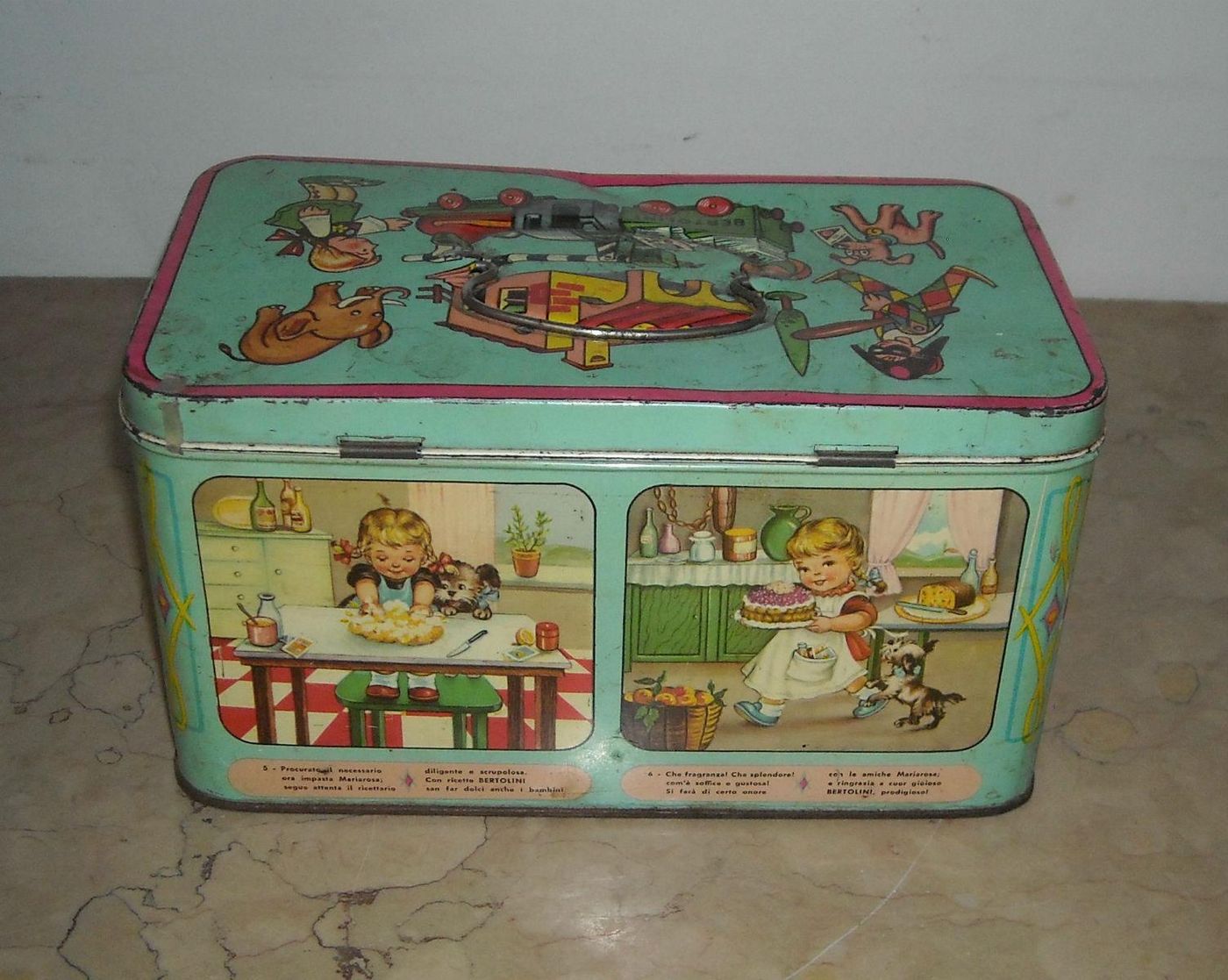Scatola In Latta Bertolini Con Arlecchino E Mariarosa, Anni '50