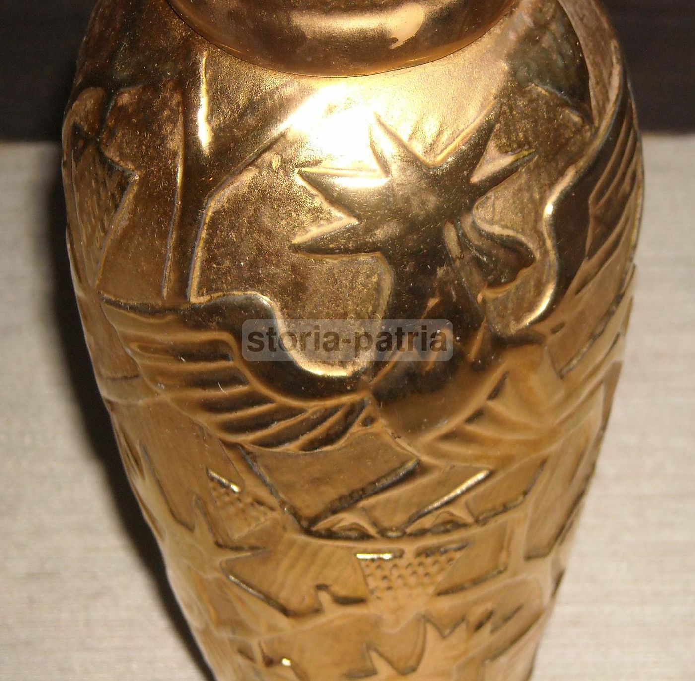 Bottiglia Da Liquore In Ceramica Decorata Con Rilievi Dorati, Anni '50