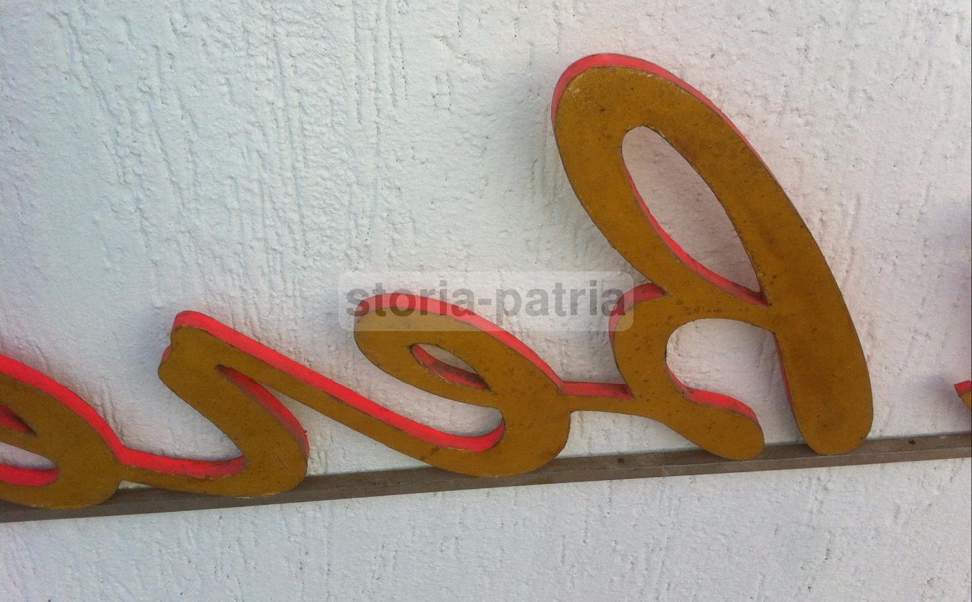 Insegna Pubblicitaria Beretta Vintage In Legno E Metallo, 140 Cm