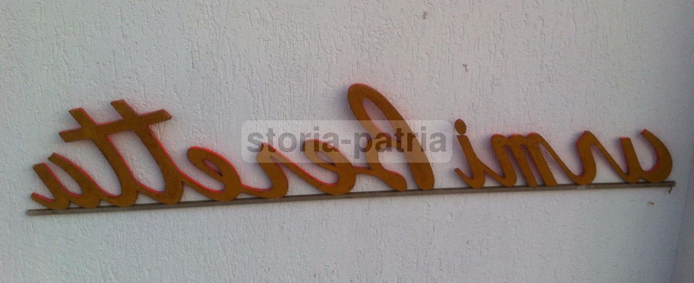 Insegna Pubblicitaria Beretta Vintage In Legno E Metallo, 140 Cm