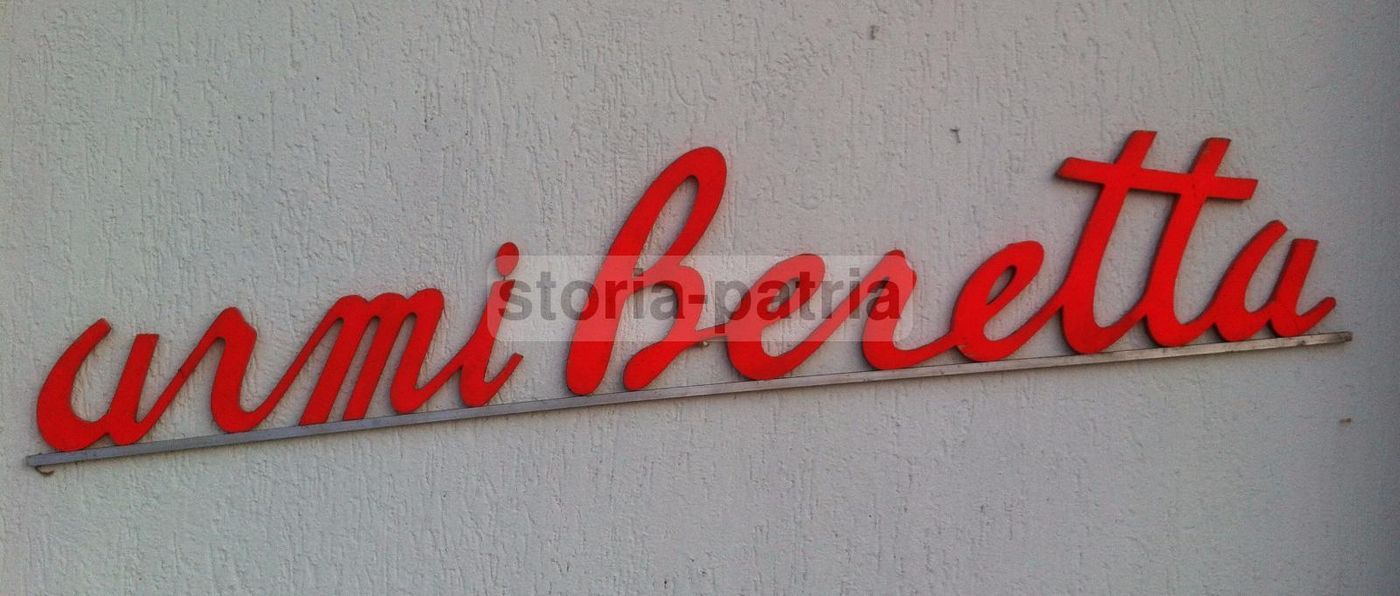 Insegna Pubblicitaria Beretta Vintage In Legno E Metallo, 140 Cm