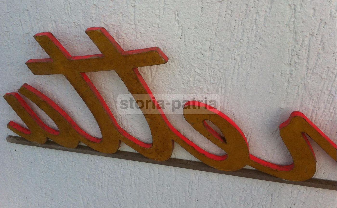 Insegna Pubblicitaria Beretta Vintage In Legno E Metallo, 140 Cm