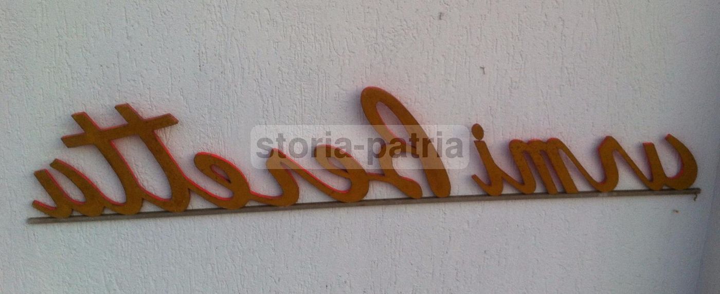 Insegna Pubblicitaria Beretta Vintage In Legno E Metallo, 140 Cm