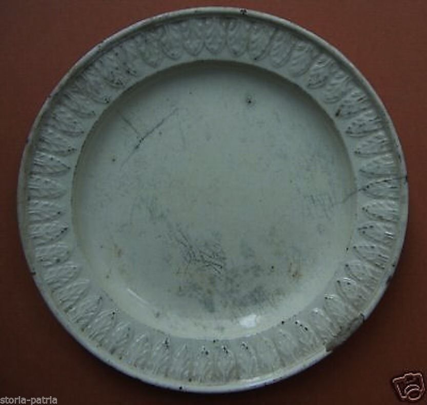 Piatto Antico Napoletano O Pesarese In Ceramica Decorata Del XIX Secolo